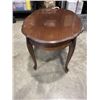 Image 2 : VINTAGE HEIRLOOM FURNITURE OVAL SIDE TABLE