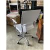 Image 2 : WHITE MODERN OFFICE CHAIR