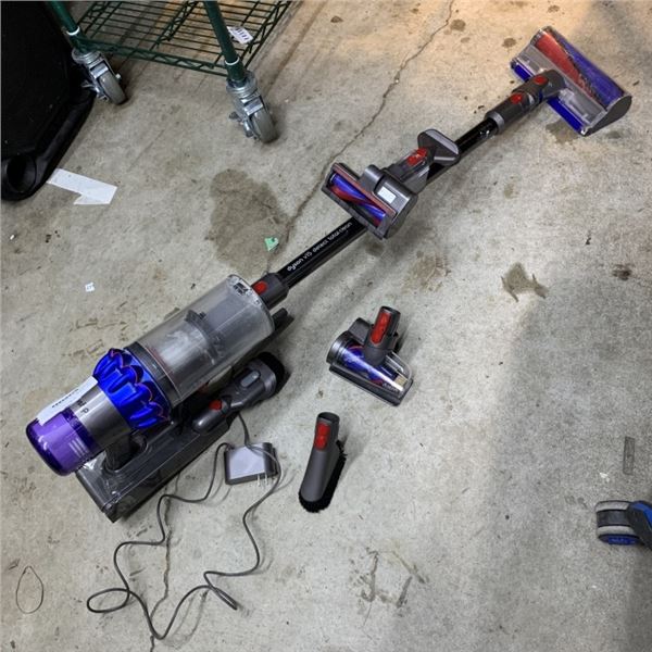 DYSON V15 CORDLESS VACUUM WITH CHARGER AND ACCESSORIES WORKING
