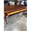 Image 2 : QUEEN ANNE MAHOGANY SOFA TABLE