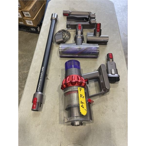 DYSON CYCLONE V10 MOTORHEAD CORDLESS VACUUM WITH ACCESSORIES, WORKING