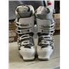 Image 2 : SOLOMON DIVINE LADIES SKI BOOTS, AS NEW, SIZE 25.5 MONDO, 7.5 LADIES
