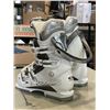 Image 3 : SOLOMON DIVINE LADIES SKI BOOTS, AS NEW, SIZE 25.5 MONDO, 7.5 LADIES
