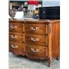 Image 2 : BASSETT FURNITURE FRENCH PROVICIAL 9 DRAWER DRESSER