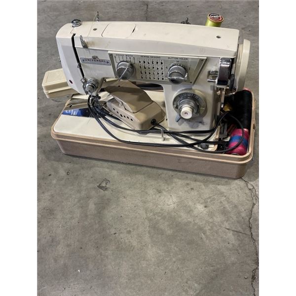 VINTAGE UNIVERSAL SEWING MACHINE