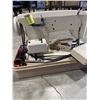 Image 3 : VINTAGE UNIVERSAL SEWING MACHINE