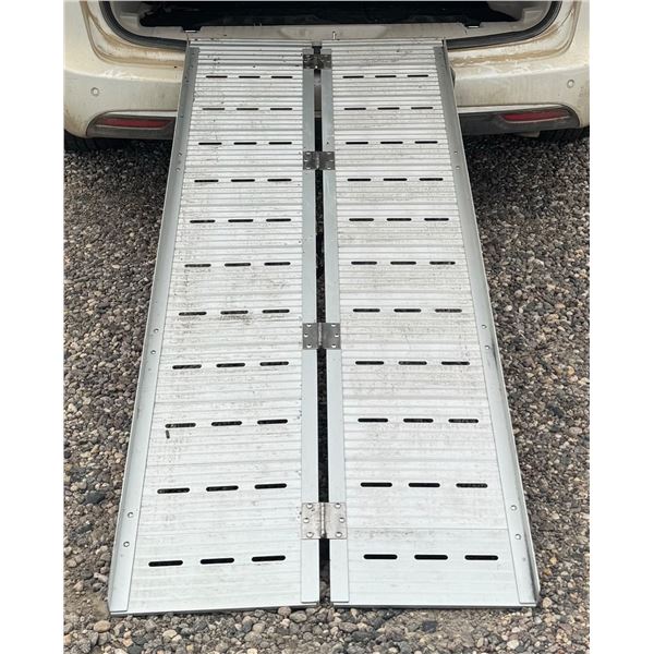 PRIDE WHEELCHAIR/ELECTRIC SCOOTER FOLDABLE RAMP - ALUMINUM! EASE TO CARRY