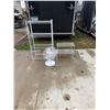 Image 1 : WIRE SHELVES AND FAN