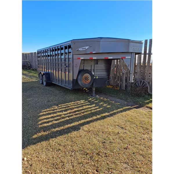 Titan 18' Gooseneck Stock Trailer