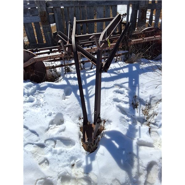 International Side-Delivery Hay Rake - 10' Length