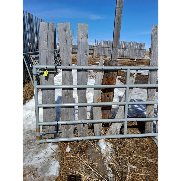 4' x 10' Steel Gate w/Hinges & Attached Shelter Boards
