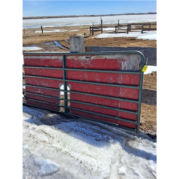 4' x 10' Steel Gate w/Hinges & Attached Shelter Boards