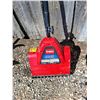 Image 2 : Toro Electric Power Shovel - 11" Width - Working