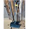 Image 1 : (2) Snow Shovels