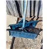 Image 2 : (2) Snow Shovels