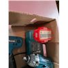 Image 4 : (2) Cordless Makita Impacts with Batteries & Chargers