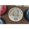 Image 4 : Winnipeg Jets 1975/76 Pepsi Promotion Shield with 11 Pucks (Bobby Hull, Joe Daley, and More), Rare