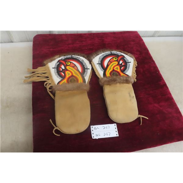 Leather Native Beaded Mitts with Fur Trim