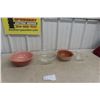 Image 1 : Set of Four Pyrex Peach Glass and Clear Mixing Bowls
