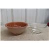Image 5 : Set of Four Pyrex Peach Glass and Clear Mixing Bowls