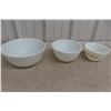 Image 1 : Set of Three Vintage Pyrex White Opal Mixing Bowls