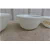 Image 3 : Set of Three Vintage Pyrex White Opal Mixing Bowls
