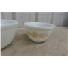 Image 4 : Set of Three Vintage Pyrex White Opal Mixing Bowls