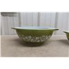 Image 2 : Two Piece Set of Vintage Pyrex Green/Crazy Daisy Mixing Bowls