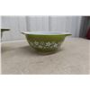 Image 3 : Two Piece Set of Vintage Pyrex Green/Crazy Daisy Mixing Bowls