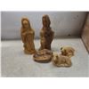 Image 4 : Christmas Wreath and Manger Set with Figures and More