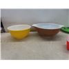Image 2 : Two Pyrex Mixing Bowls, One Fire-King Mixing Bowl, and Two Pyrex Refrigerator Dishes