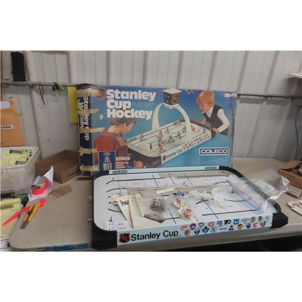 Stanley Cup Hockey Rod Game In Box with Players and Islanders Team