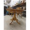 Image 12 : Oak Pedestal Table with Four Chairs (36" Across)