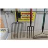 Image 2 : Six Hand Yard Tools: Two Shovels, Fork, Hoe, and More