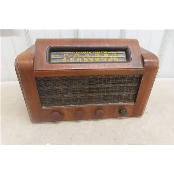 Antique Stromberg-Carlson Wooden Cabinet Radio – Powers Up and Working