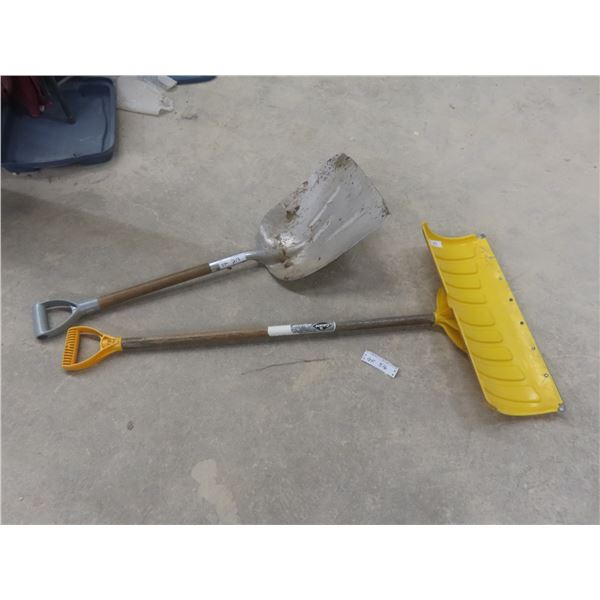 Beautiful Carved Wood Table 26x29x27