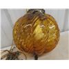 Image 4 : Mid-Century Modern Amber Glass Hanging Swag Lamp