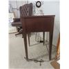 Image 10 : Universal Sewing Machine with Cabinet