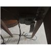 Image 11 : Universal Sewing Machine with Cabinet