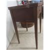 Image 14 : Universal Sewing Machine with Cabinet