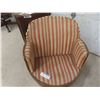 Image 5 : Custom Barrel Chair