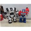 Image 2 : Robots, Dinosaurs, and More Toys