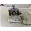 Image 10 : Kenmore Sewing Machine, Missing Needle