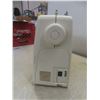 Image 5 : Kenmore Sewing Machine, Missing Needle
