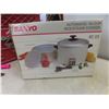 Image 12 : Sanyo Rice/Steam Cooker; Vintage Toaster; Casserole Dish and More