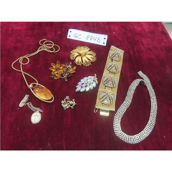 Vintage Jewelry: Brooches, Necklace