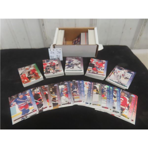 Three Hundred Thirty 1995–96 Leaf Hockey Cards Set