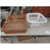 Image 5 : Six Plastic Baskets