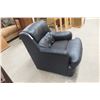 Image 1 : Leather/Leather-Style Living Room Chair
