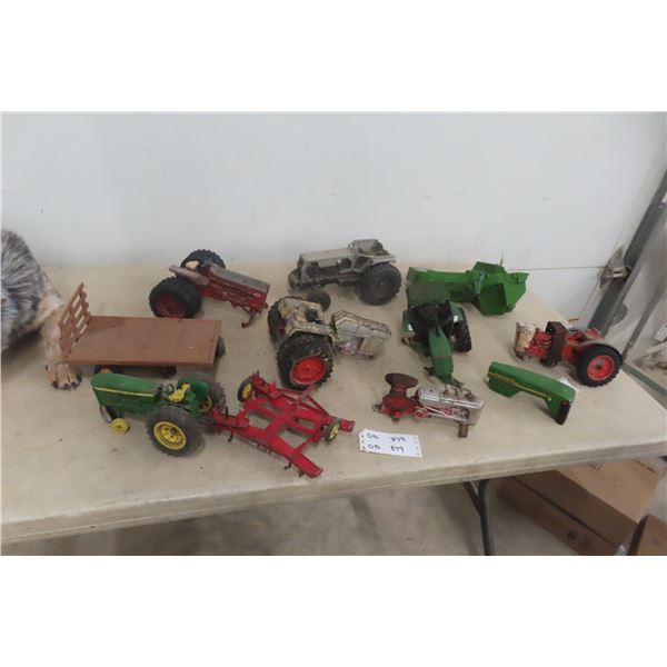 Broken Die Cast Tractor, Tractor Parts, Tires, Rims - Salvage